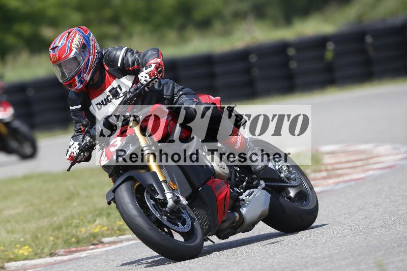 /27 12.06.2025 Ducati Schweiz Trackday Warmup  ADR/blau-bleu/23